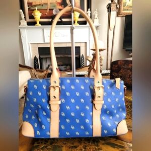 DOONEY & BOURKE SHOULDER BAG.
